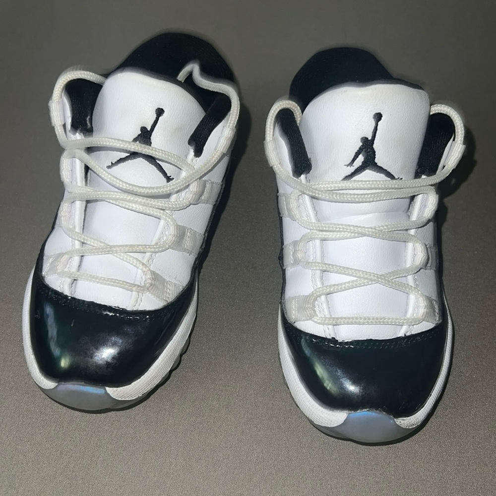 Pre-loved Jordan 11s Toddler 9C